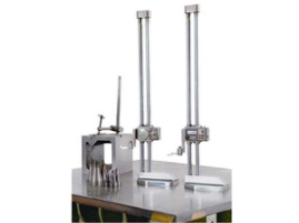 品質保証センター　機械・人物　写真