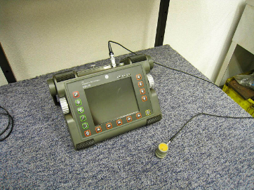 品質保証センター　機械・人物　写真