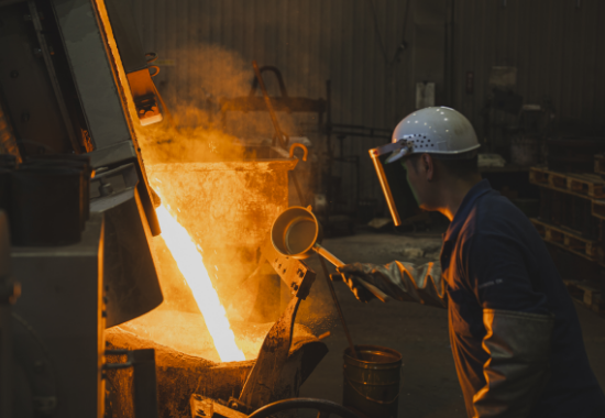 城田鋳工　作業職員　写真