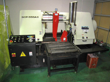 品質保証センター　機械・人物　写真