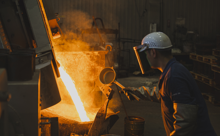 城田鋳工　作業職員　写真